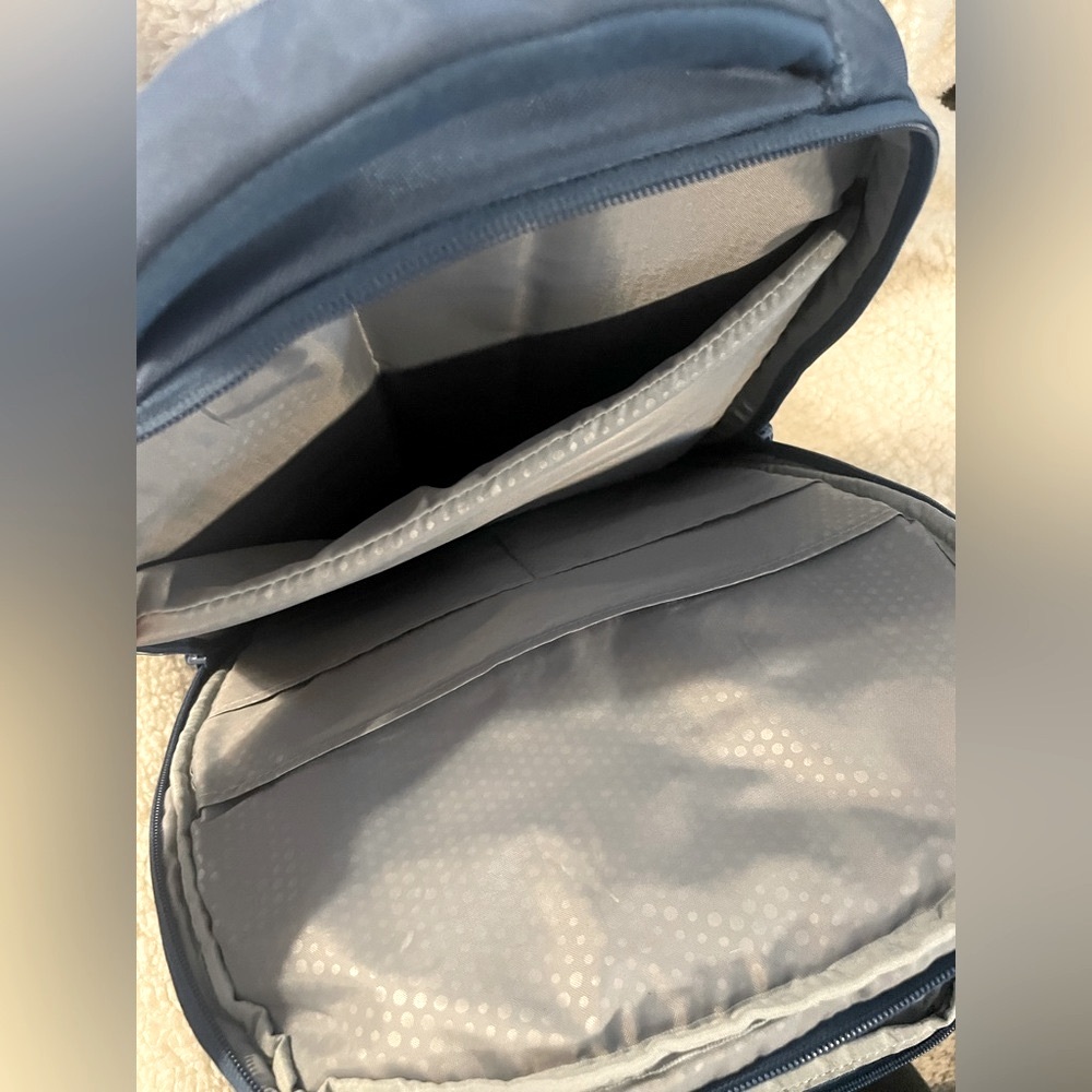 Speck MightyPack for digital commuters - tech protection and travel friendly - Picture 12 of 12